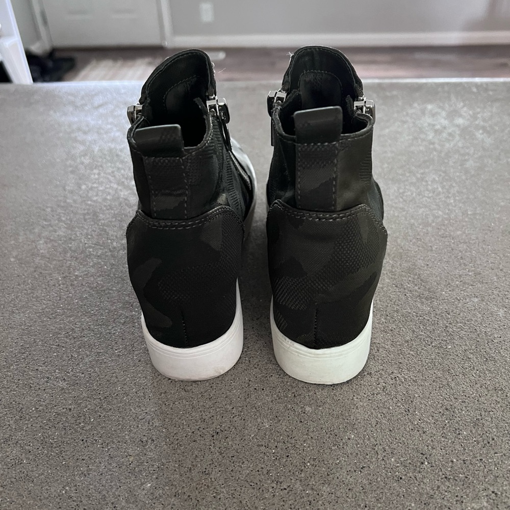 Shoes - Picture 3 of 3